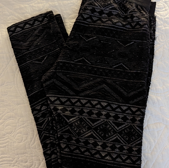 Patterned Black Textured Leggings Small - Picture 8 of 8